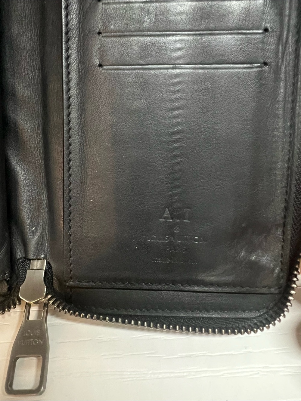 Louis Vuitton: Zippy Wallet Damier Infini - Picture 7 of 15